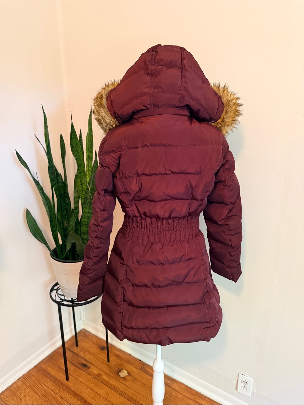 Laundry By Shelli Segal | Burgundy Faux-Fur Trim Puffer Coat - Picture 4 of 12